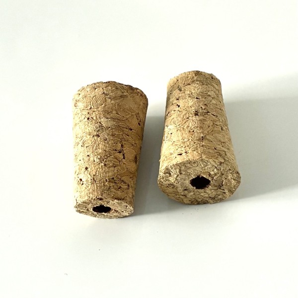2 Korken mit Bohrung für DIY Knäufe