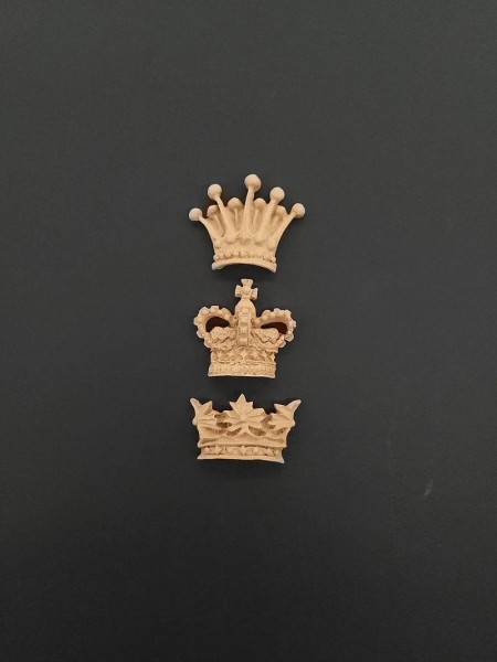 Holzgeschnitzte Krone als 3-teiliges Set D4507