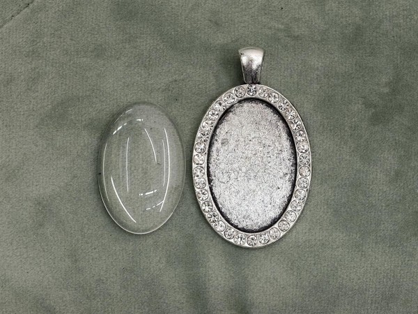 Glascabochon oval, silber, Rahmen m. Strass außen