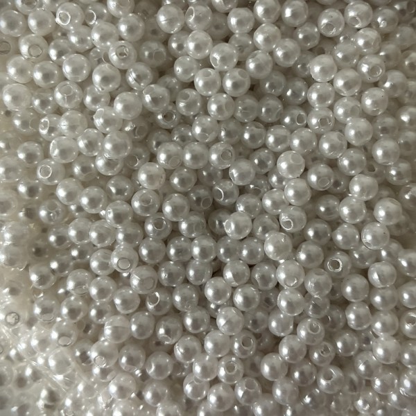 50gr. Kunststoffperlen 4mm