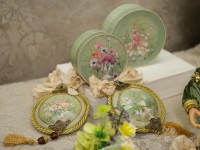 Vorschau: Ornamentaufhänger mit Gold-Quaste Vorschau: Ornamentaufhänger mit Gold-Quaste