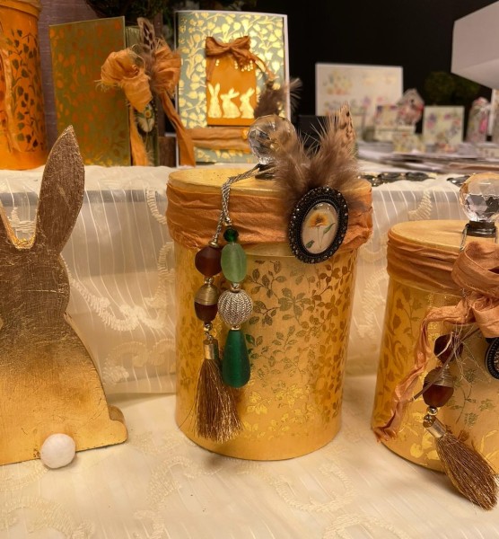 Ornamentaufhänger mit Gold-Quaste