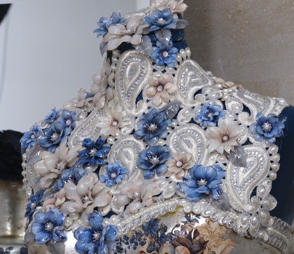 1,5m Spitze Breit mit Perlen Silber