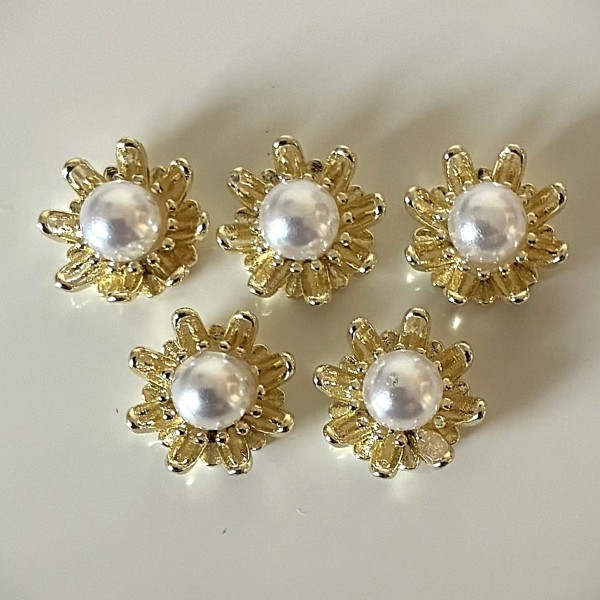 Mittelpunkte für 3D Blumen mit Perle - Creme/Gold 5 Stck