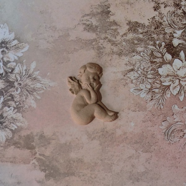 Dekorativer Engel aus Holz - geschnitzt - 5 x 4 cm D3724