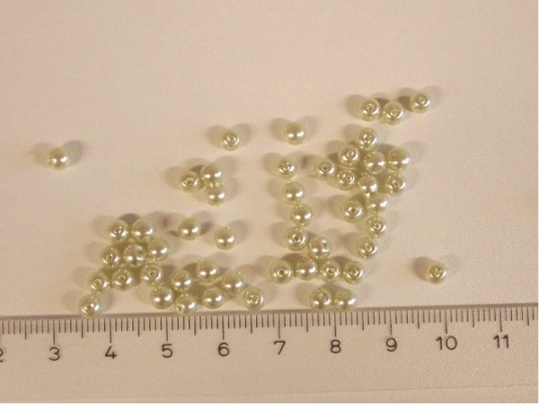 Kunstperlen aus Glas - Hellgrün 4 mm